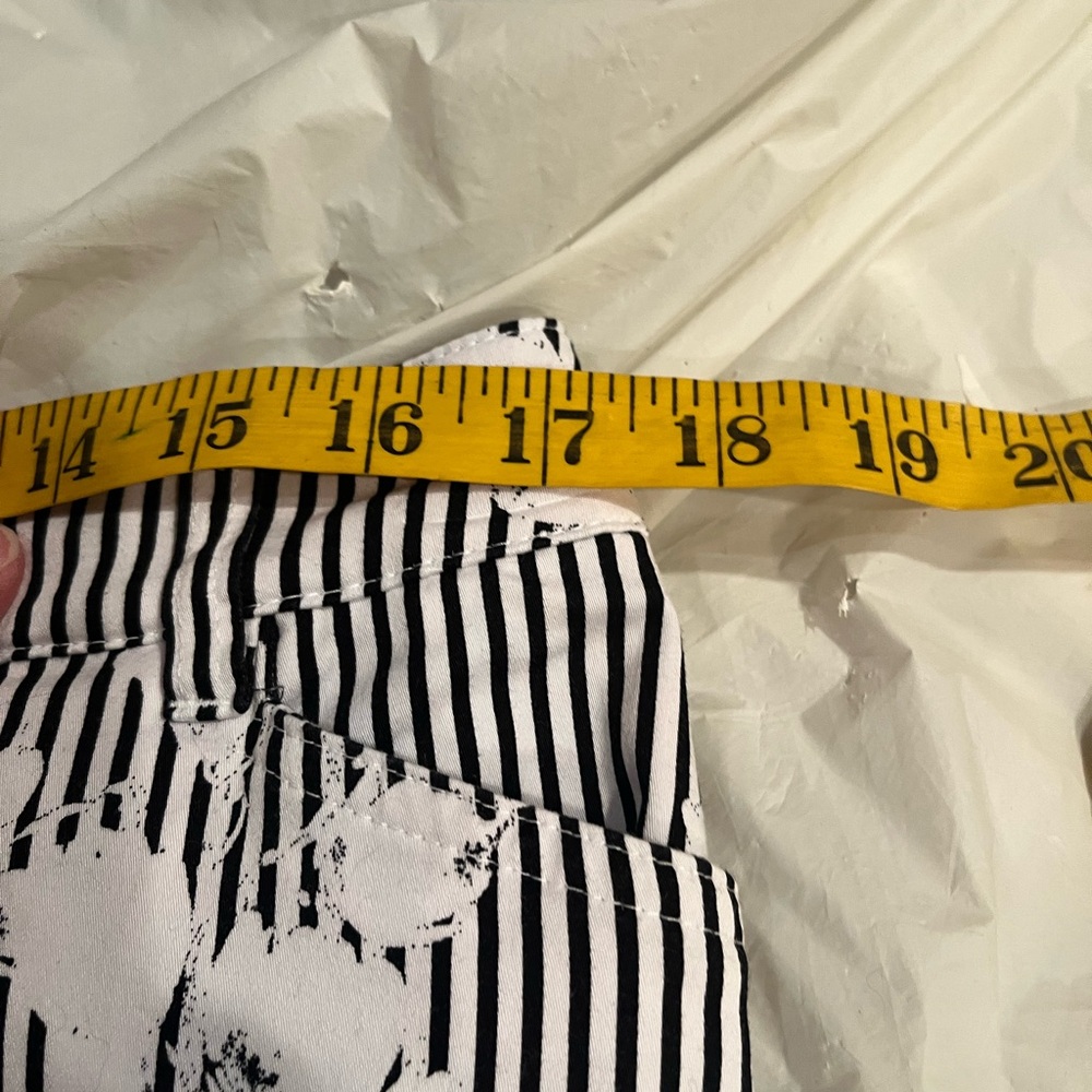 Chico’s black and white stripe crop pants size 1.5 or medium pull on style - Picture 9 of 12